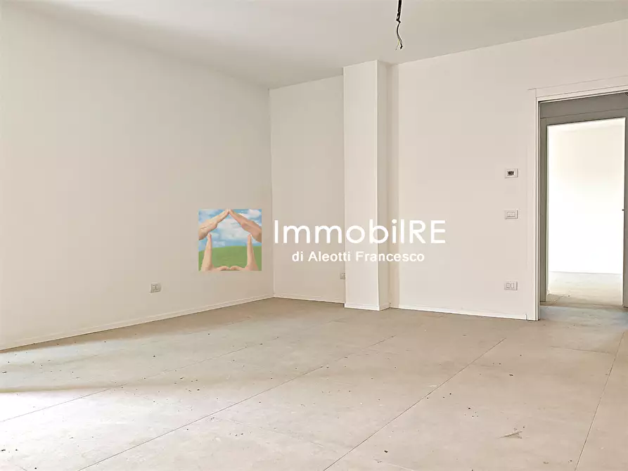 Immagine 11 di Appartamento in vendita  a Reggio Nell'emilia