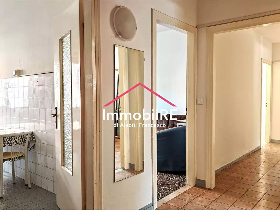 Immagine 4 di Appartamento in vendita  a Reggio Nell'emilia