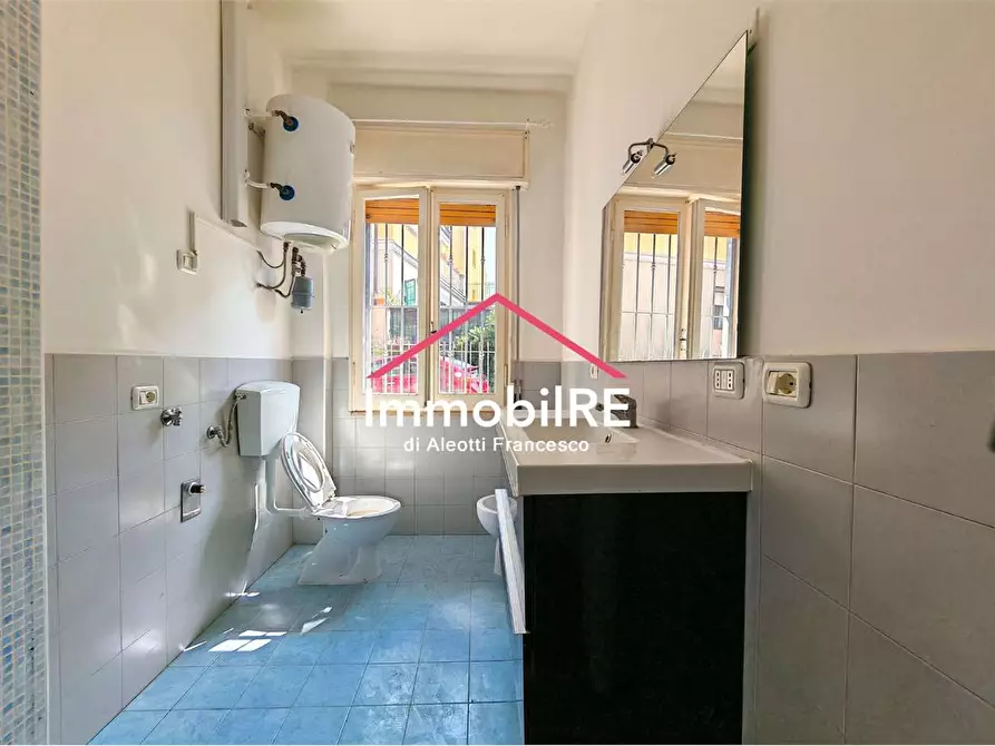 Immagine 14 di Appartamento in vendita  a Reggio Nell'emilia