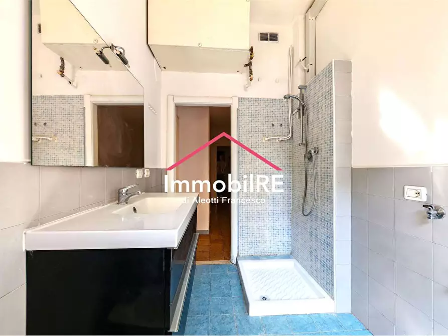 Immagine 15 di Appartamento in vendita  a Reggio Nell'emilia