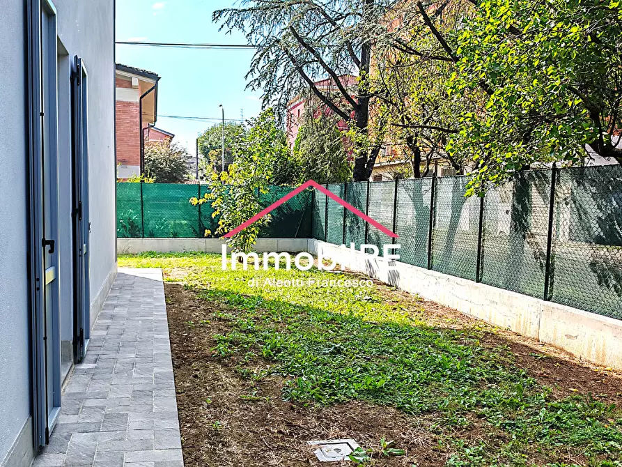 Immagine 2 di Casa bifamiliare in vendita  a Reggio Nell'emilia