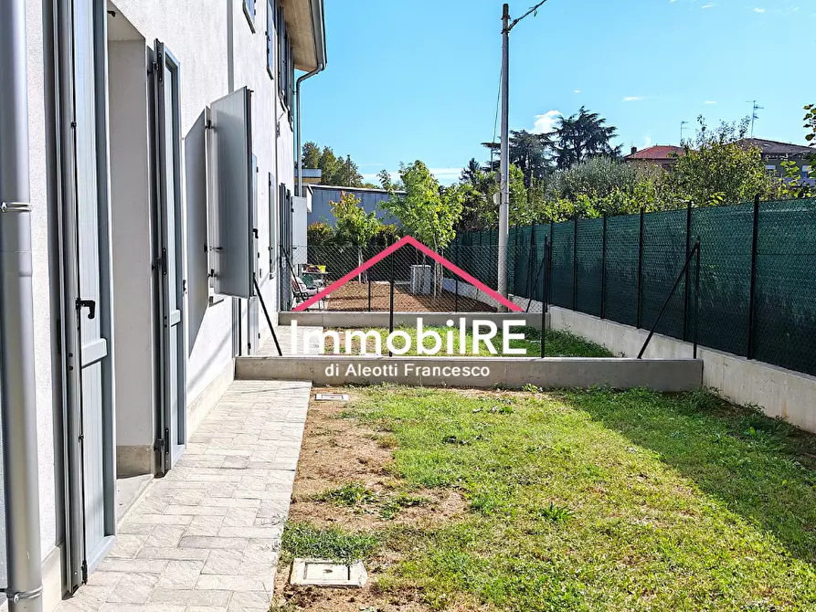 Immagine 3 di Casa bifamiliare in vendita  a Reggio Nell'emilia