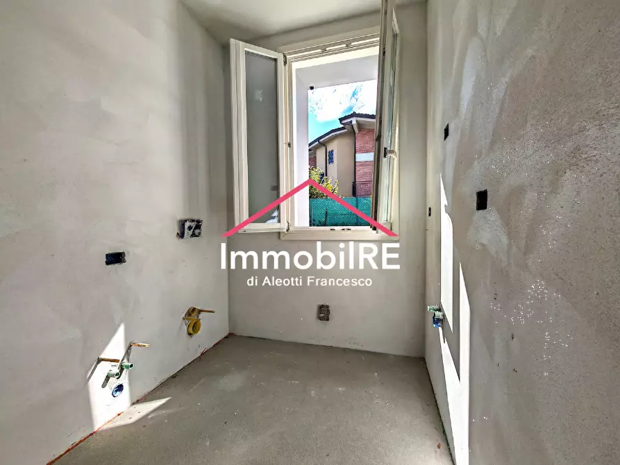 Immagine 10 di Casa bifamiliare in vendita  a Reggio Nell'emilia
