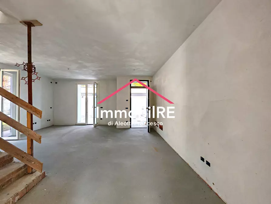 Immagine 5 di Casa bifamiliare in vendita  a Reggio Nell'emilia