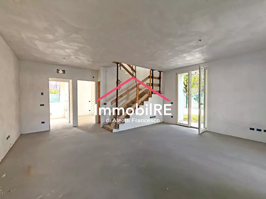 Immagine 4 di Casa bifamiliare in vendita  a Reggio Nell'emilia