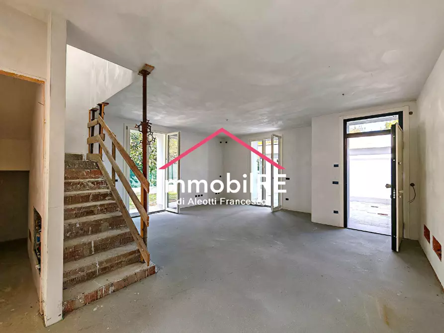 Immagine 6 di Casa bifamiliare in vendita  a Reggio Nell'emilia