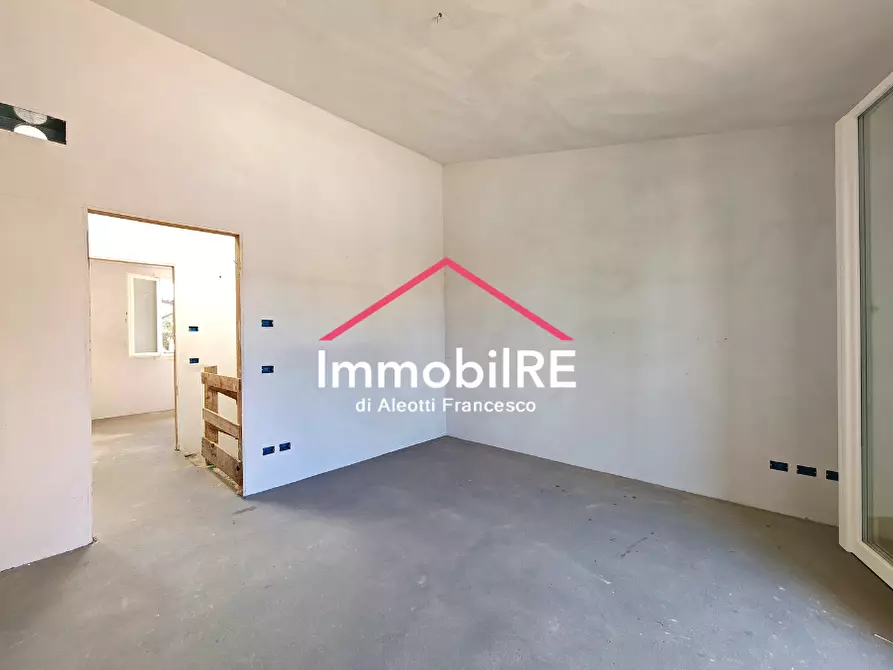 Immagine 8 di Casa bifamiliare in vendita  a Reggio Nell'emilia