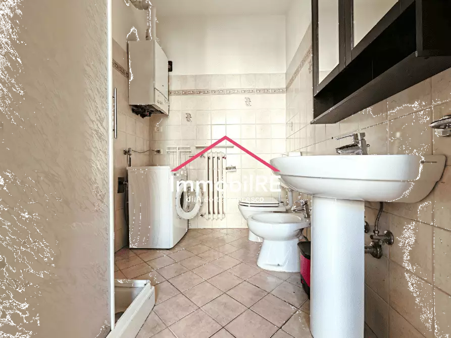 Immagine 27 di Appartamento in vendita  a Reggio Nell'emilia