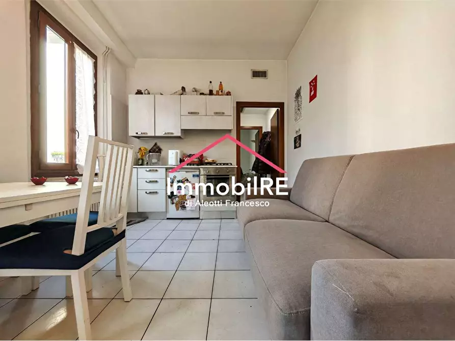 Immagine 8 di Appartamento in vendita  a Reggio Nell'emilia