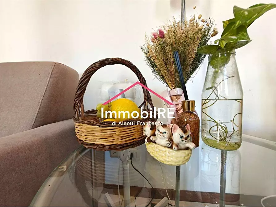 Immagine 5 di Appartamento in vendita  a Reggio Nell'emilia