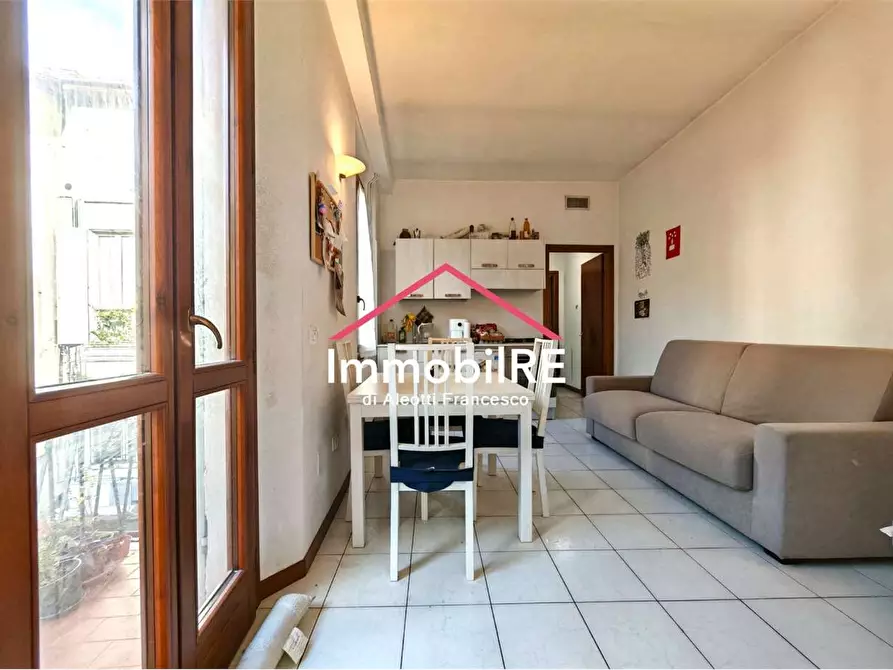 Immagine 11 di Appartamento in vendita  a Reggio Nell'emilia