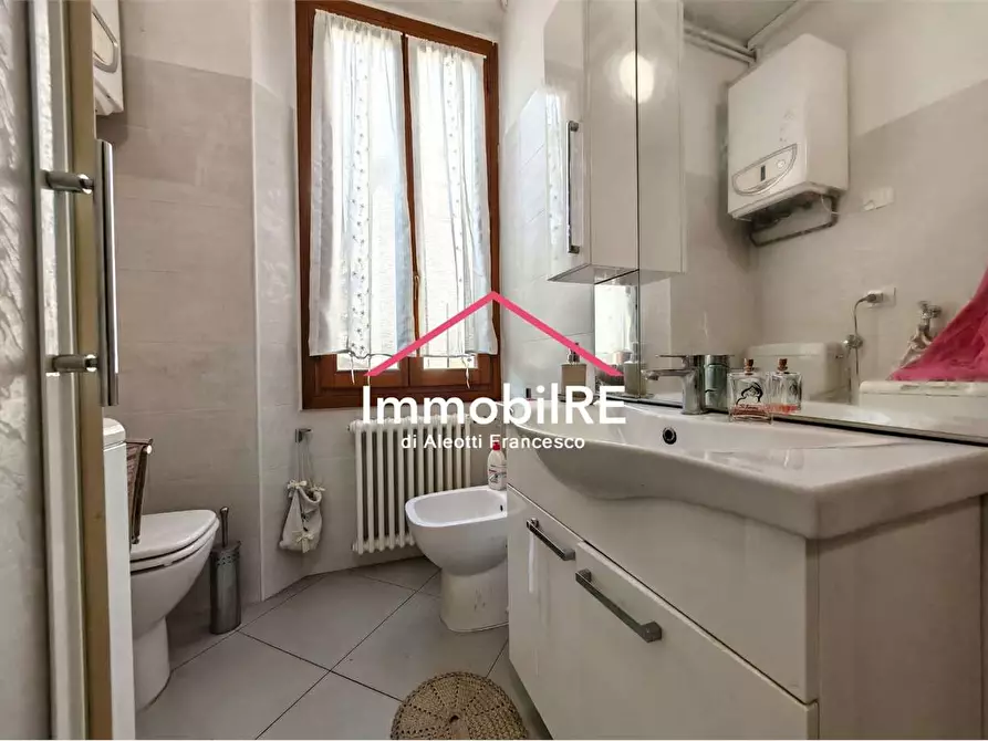 Immagine 22 di Appartamento in vendita  a Reggio Nell'emilia