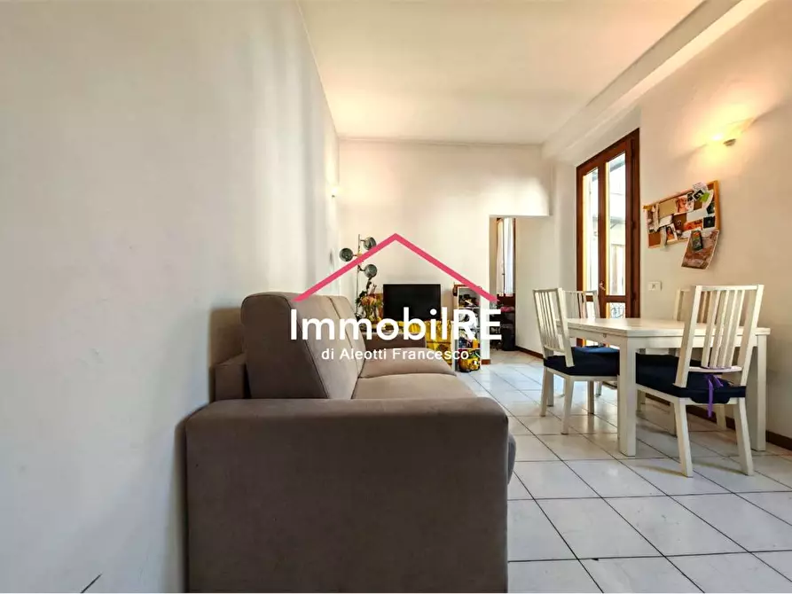 Immagine 3 di Appartamento in vendita  a Reggio Nell'emilia