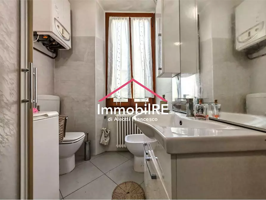 Immagine 21 di Appartamento in vendita  a Reggio Nell'emilia