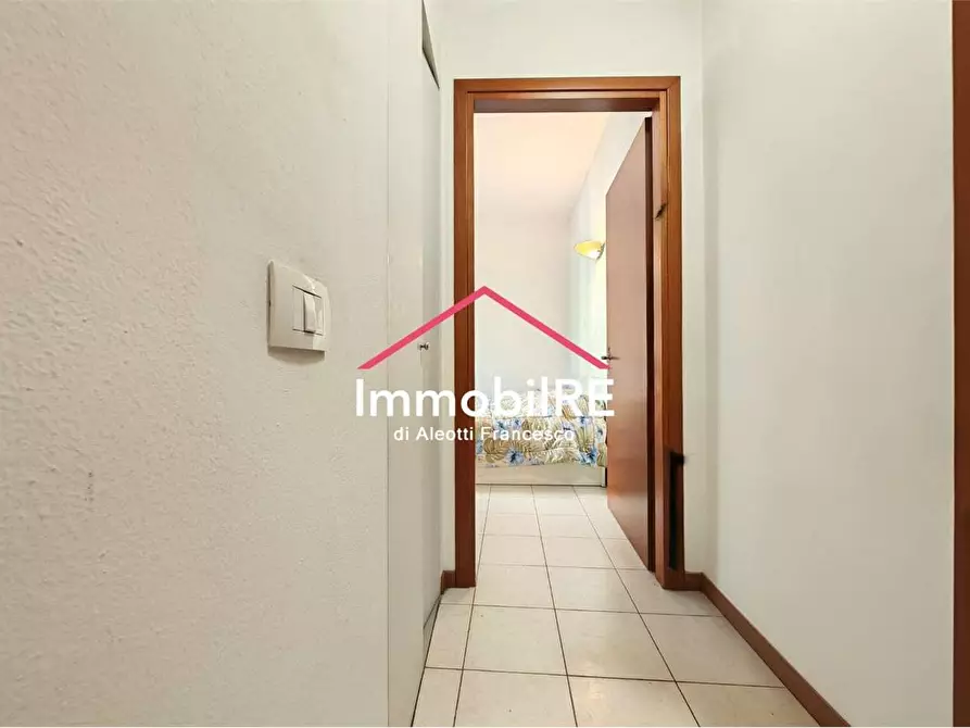 Immagine 14 di Appartamento in vendita  a Reggio Nell'emilia