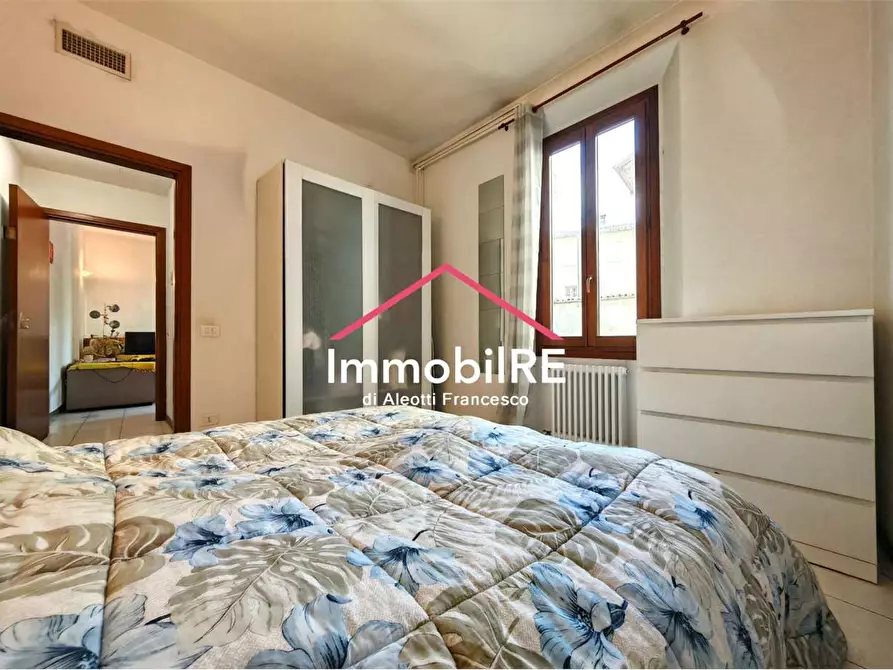 Immagine 17 di Appartamento in vendita  a Reggio Nell'emilia