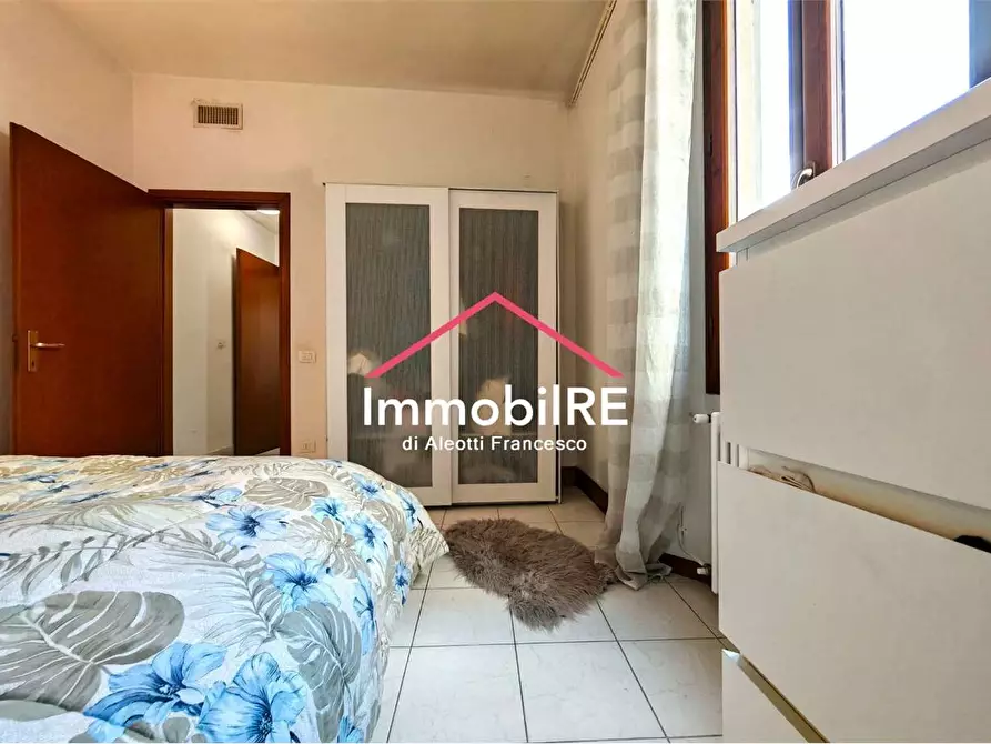 Immagine 19 di Appartamento in vendita  a Reggio Nell'emilia