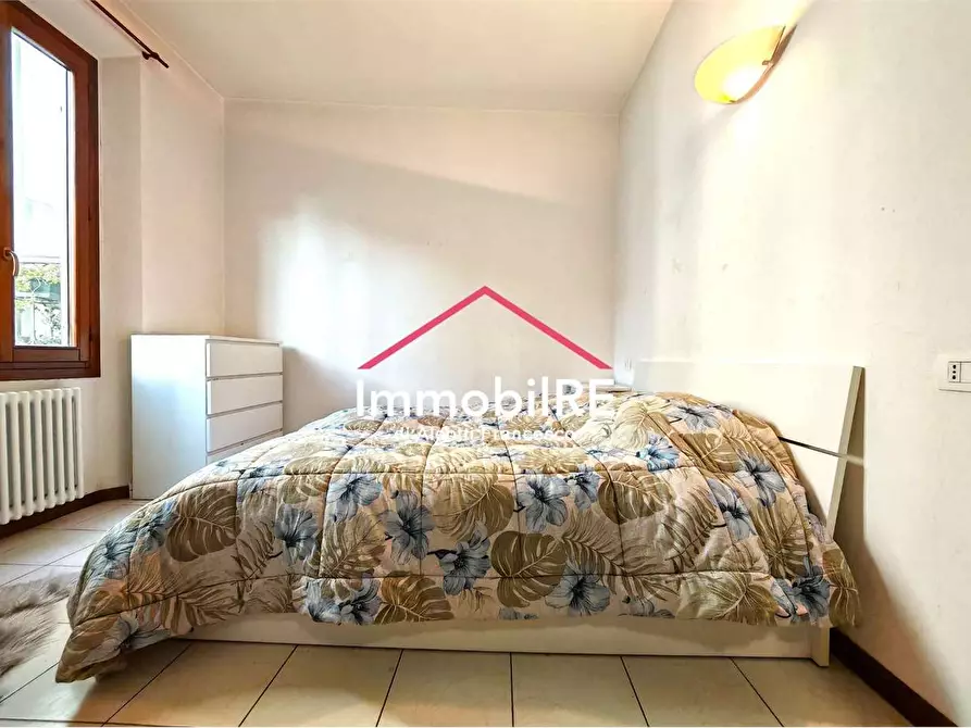 Immagine 16 di Appartamento in vendita  a Reggio Nell'emilia