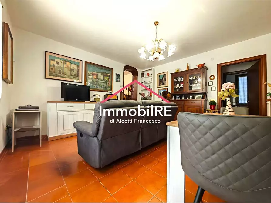 Immagine 10 di Appartamento in vendita  a Canossa