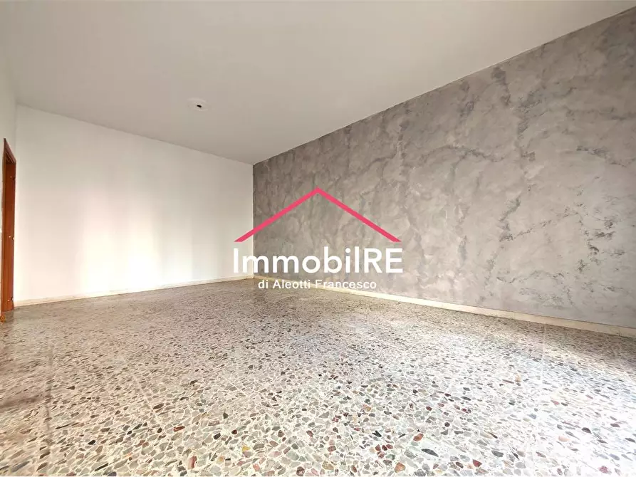 Immagine 9 di Appartamento in vendita  a Reggio Nell'emilia