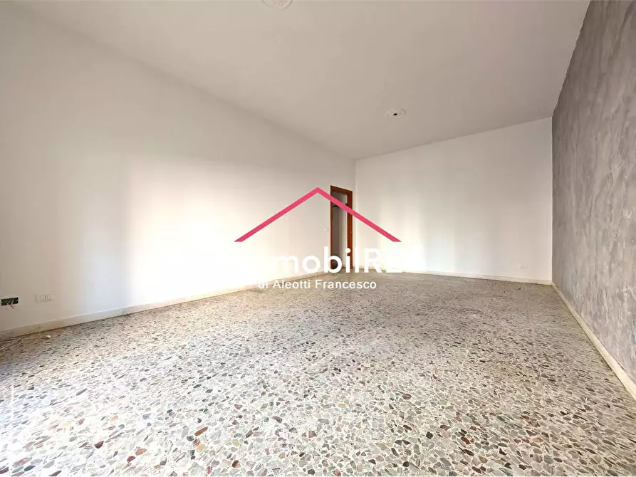 Immagine 10 di Appartamento in vendita  a Reggio Nell'emilia