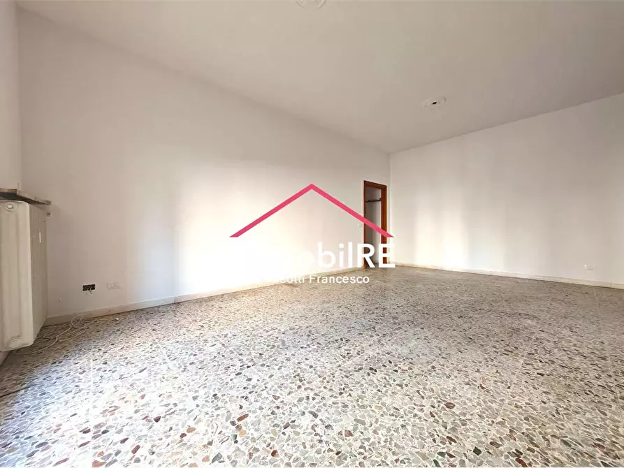 Immagine 11 di Appartamento in vendita  a Reggio Nell'emilia