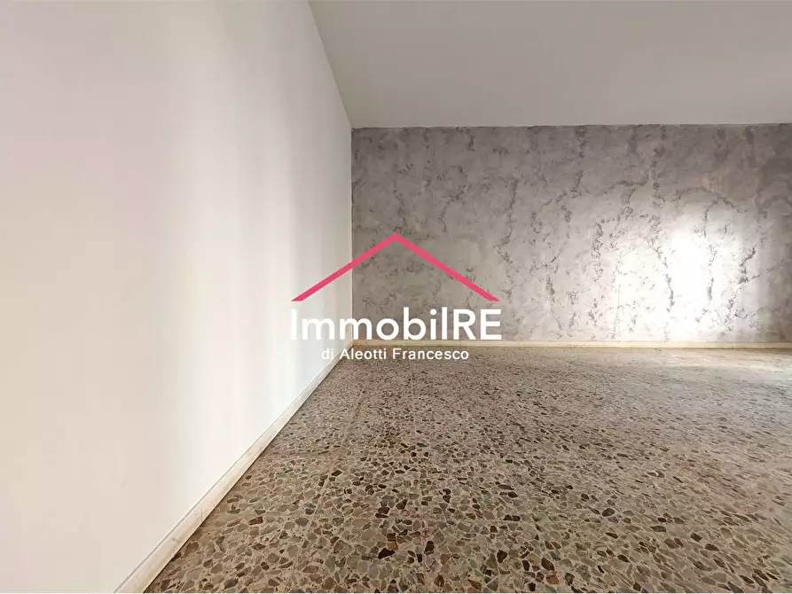 Immagine 3 di Appartamento in vendita  a Reggio Nell'emilia