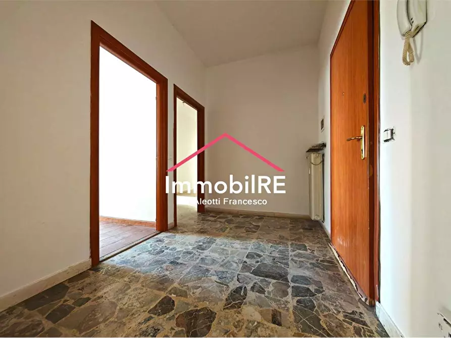 Immagine 2 di Appartamento in vendita  a Reggio Nell'emilia