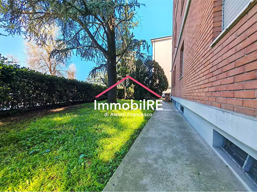 Immagine 35 di Appartamento in vendita  a Reggio Nell'emilia