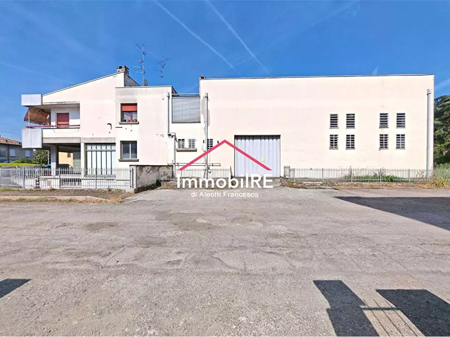 Immagine 4 di Negozio in vendita  a Reggio Nell'emilia