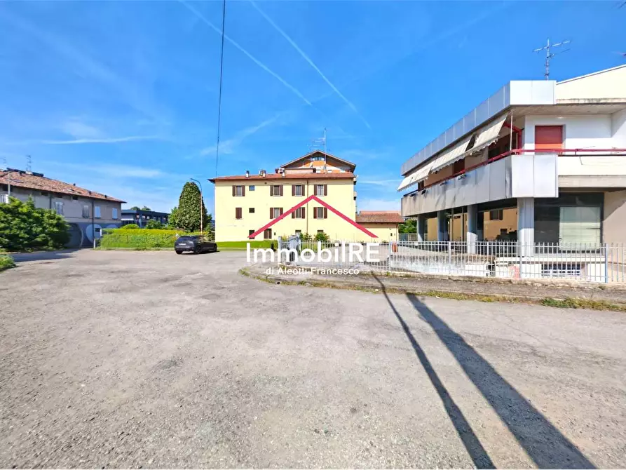 Immagine 3 di Negozio in vendita  a Reggio Nell'emilia