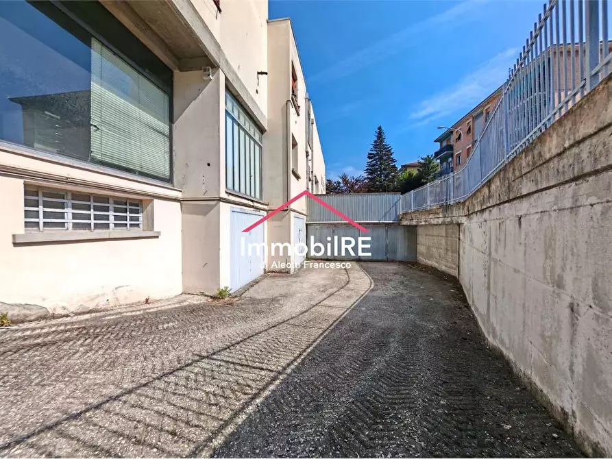 Immagine 11 di Negozio in vendita  a Reggio Nell'emilia