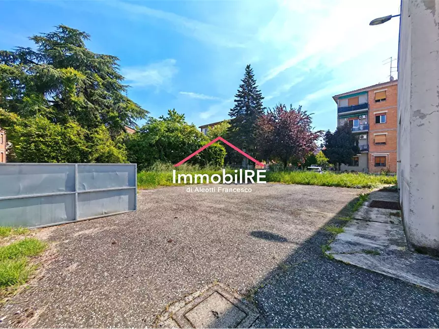 Immagine 7 di Negozio in vendita  a Reggio Nell'emilia