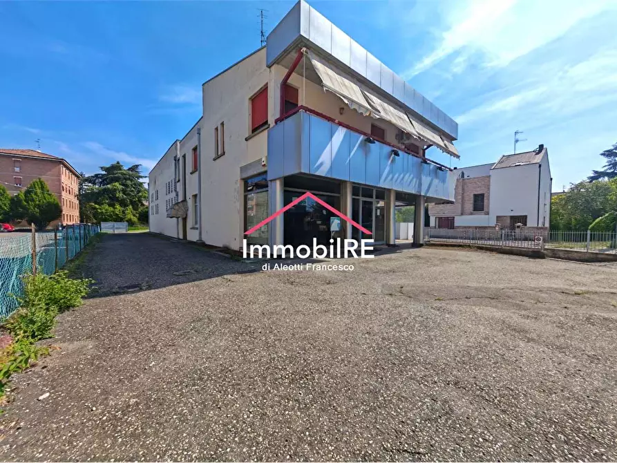 Immagine 14 di Negozio in vendita  a Reggio Nell'emilia