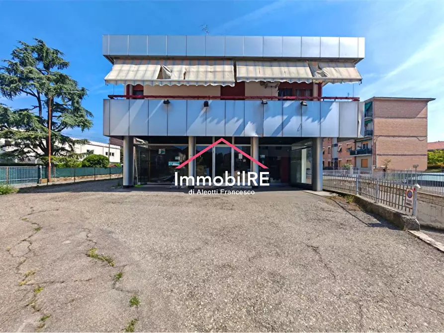 Immagine 1 di Negozio in vendita  a Reggio Nell'emilia