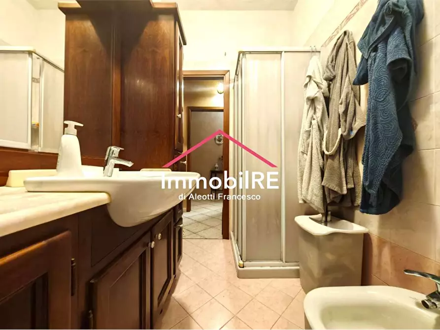 Immagine 33 di Casa indipendente in vendita  a Reggio Nell'emilia
