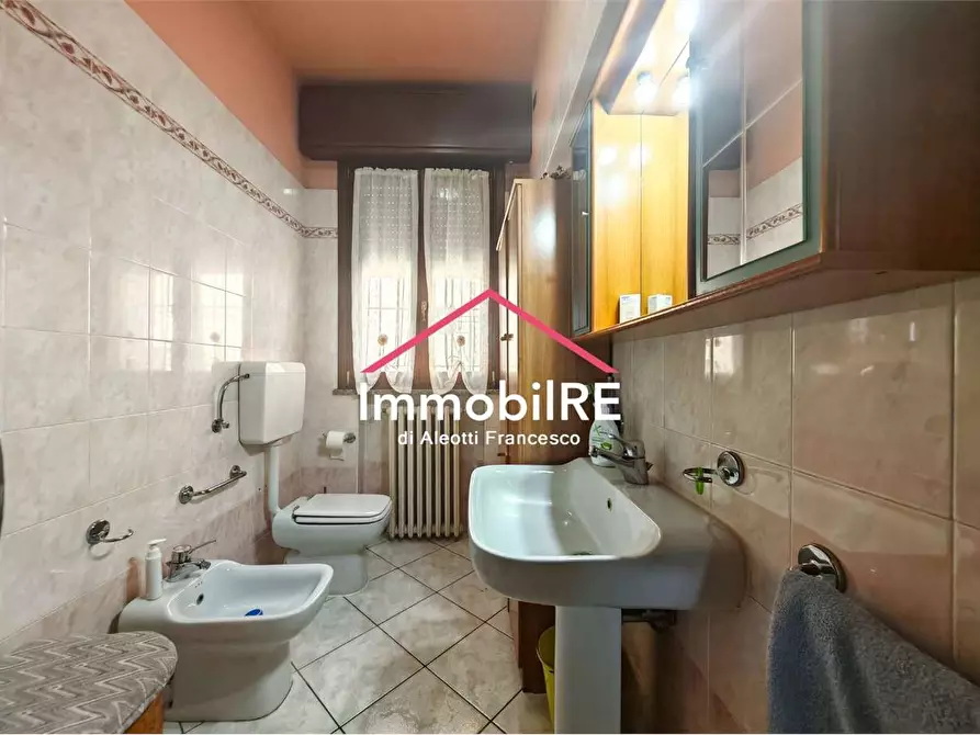 Immagine 18 di Casa indipendente in vendita  a Reggio Nell'emilia