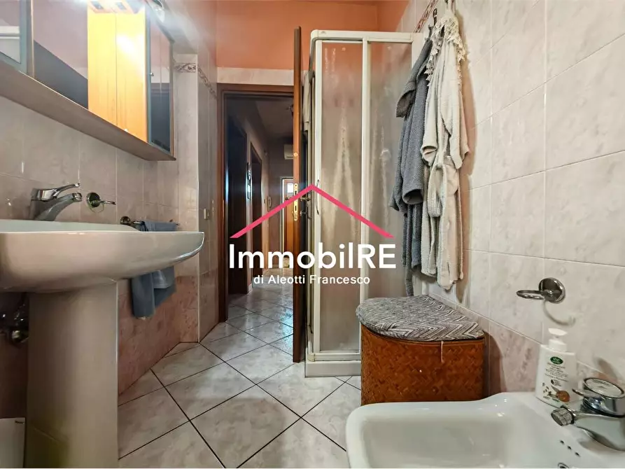 Immagine 19 di Casa indipendente in vendita  a Reggio Nell'emilia