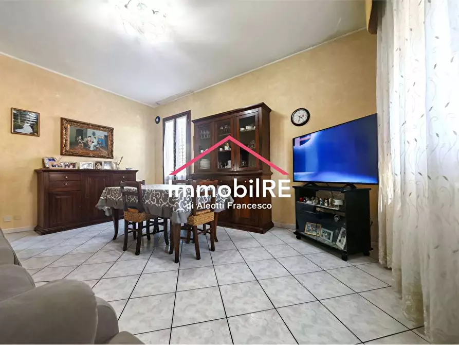 Immagine 9 di Casa indipendente in vendita  a Reggio Nell'emilia
