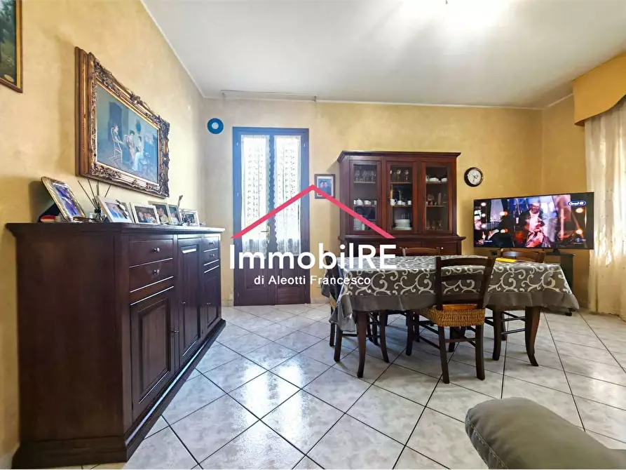 Immagine 10 di Casa indipendente in vendita  a Reggio Nell'emilia