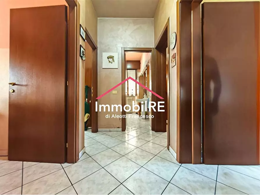 Immagine 11 di Casa indipendente in vendita  a Reggio Nell'emilia