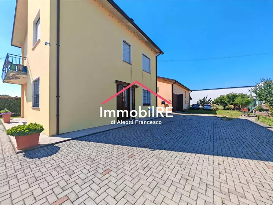 Immagine 4 di Casa indipendente in vendita  a Reggio Nell'emilia