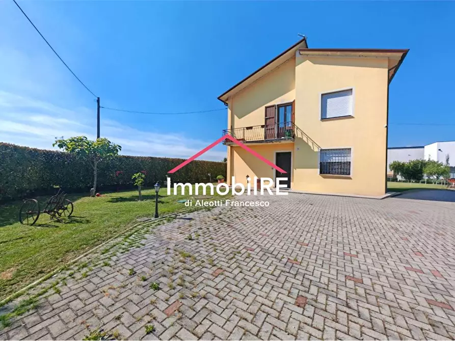 Immagine 3 di Casa indipendente in vendita  a Reggio Nell'emilia
