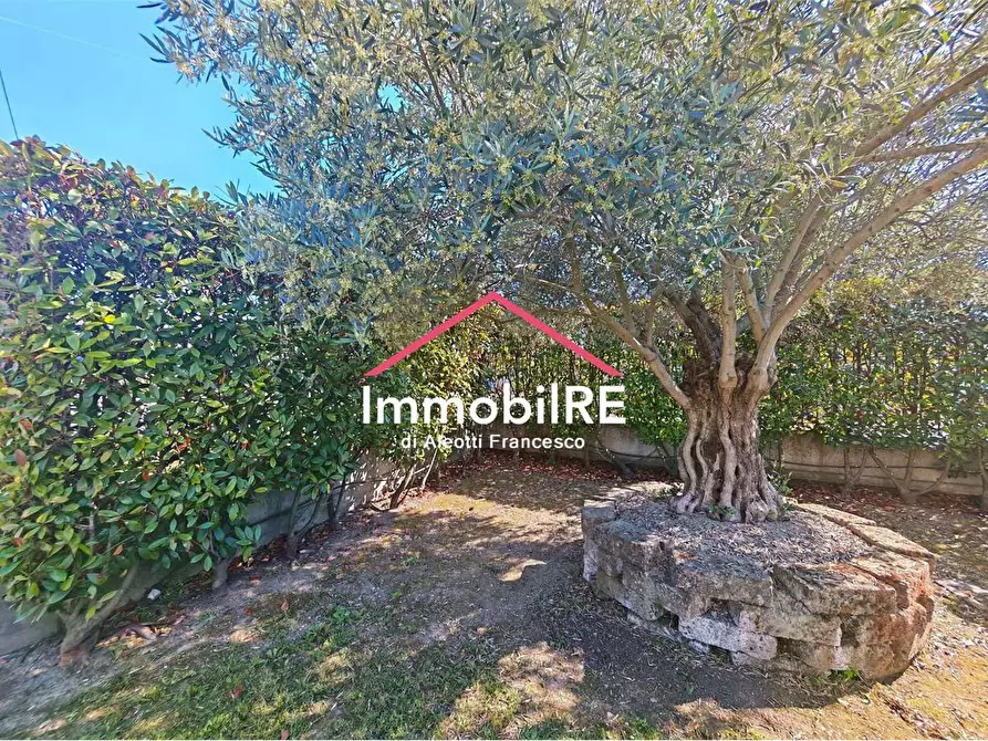 Immagine 39 di Casa indipendente in vendita  a Reggio Nell'emilia