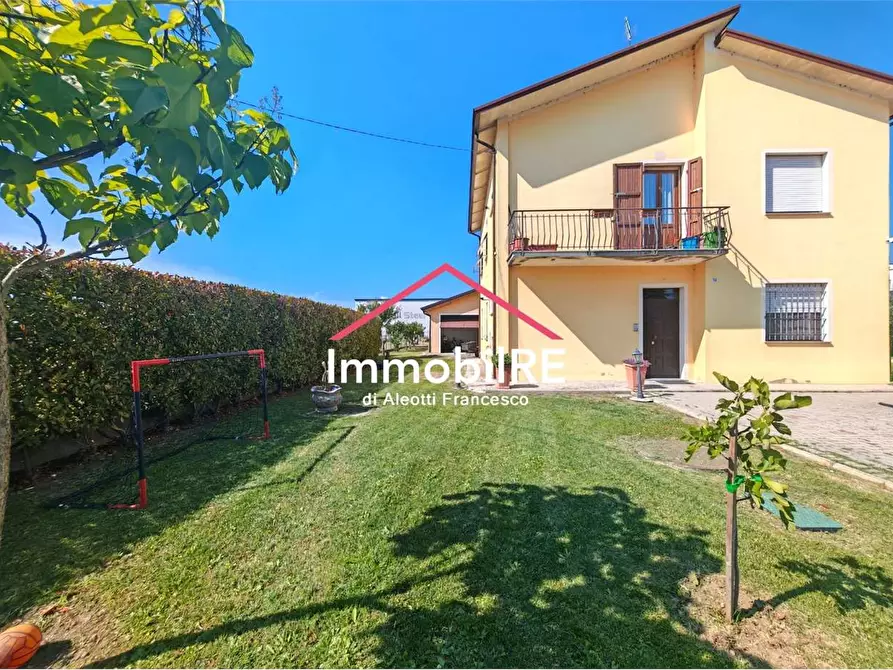 Immagine 2 di Casa indipendente in vendita  a Reggio Nell'emilia