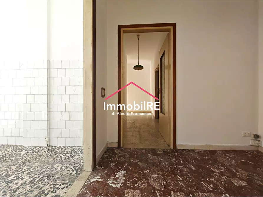 Immagine 13 di Appartamento in vendita  a Reggio Nell'emilia