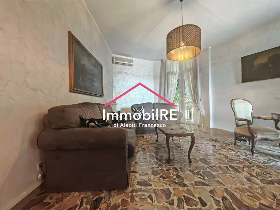 Immagine 4 di Appartamento in vendita  a Reggio Nell'emilia