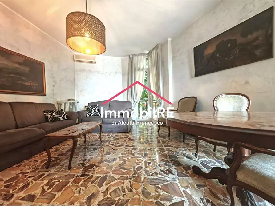 Immagine 5 di Appartamento in vendita  a Reggio Nell'emilia