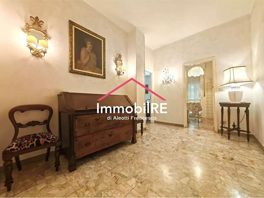 Immagine 10 di Appartamento in vendita  a Reggio Nell'emilia