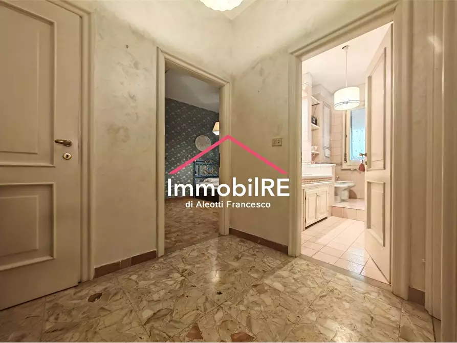 Immagine 18 di Appartamento in vendita  a Reggio Nell'emilia